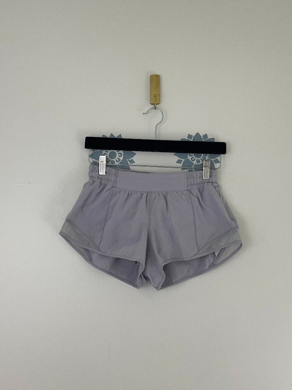 Lululemon Hotty Hot Short II 2.5" in Faint Lavender Size 6